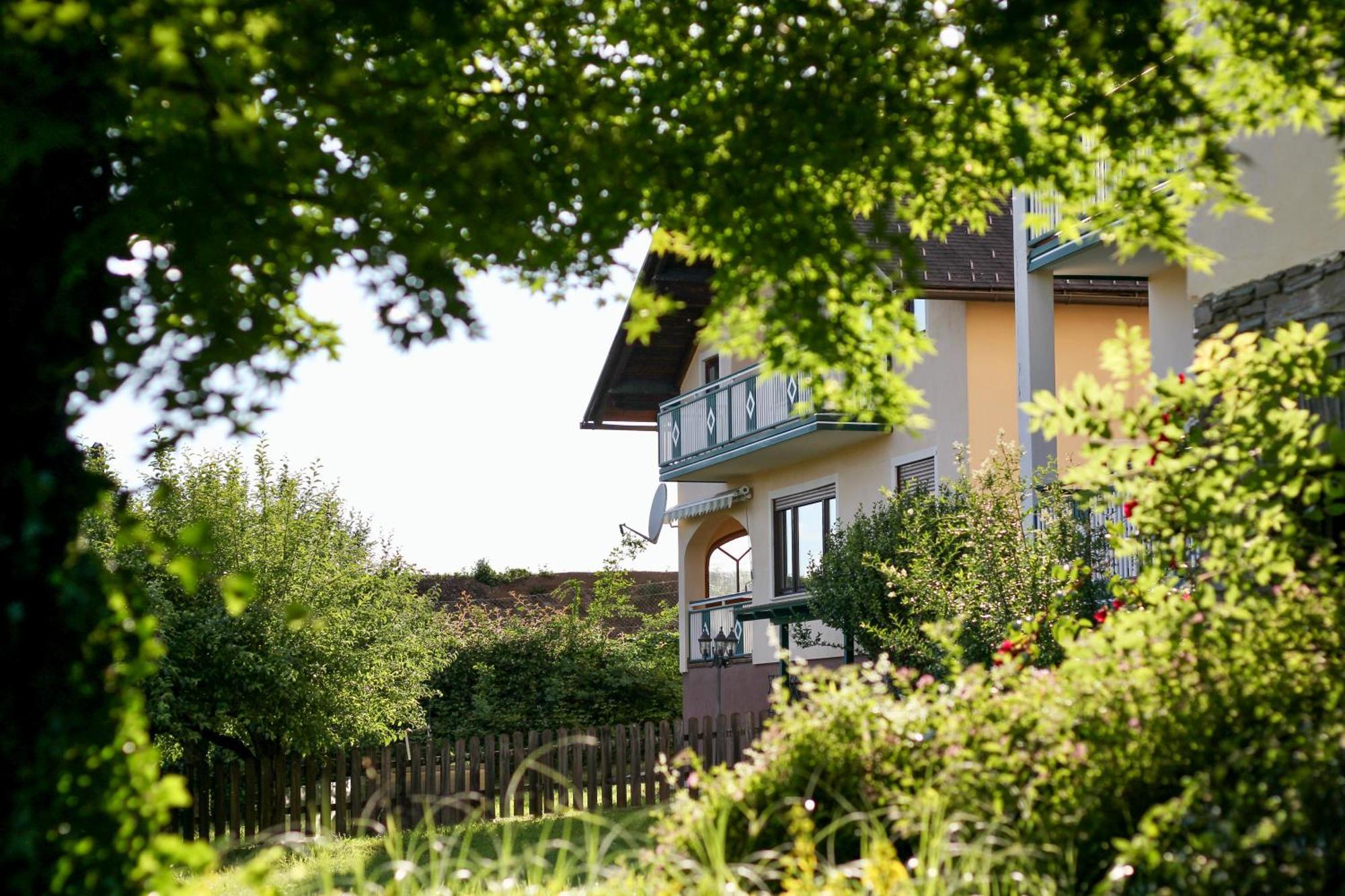 Self-Check In Apartmenthotel Seeglueck Pörtschach am Wörthersee Exteriör bild